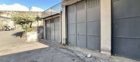 1-salle Garage à Tremestieri Etneo, Italy No. 266469 2