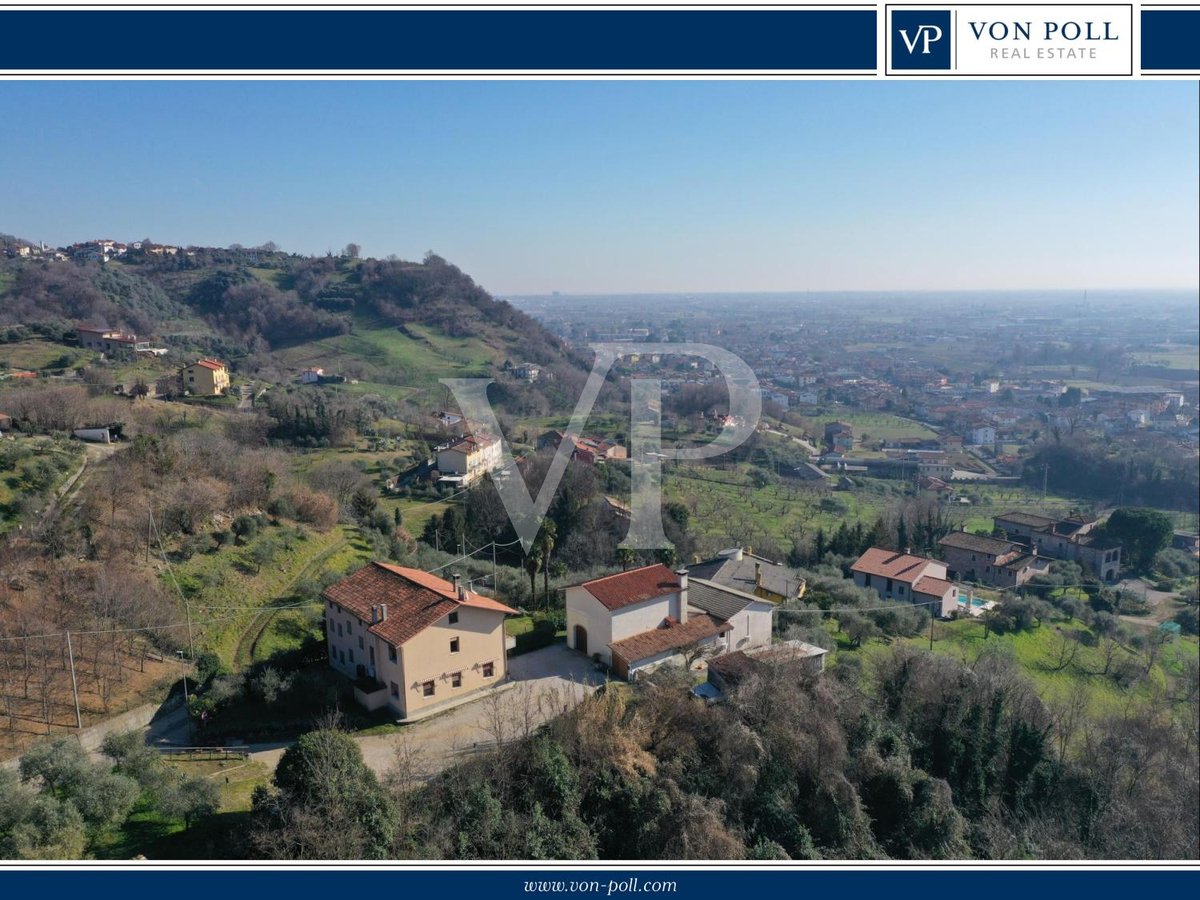 5 bedrooms Villa in Pianezze, Italy No. 131077