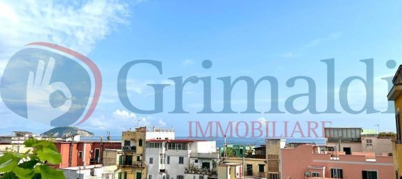 Casa de 2 dormitorios en Pozzuoli, Italy No. 120503 2