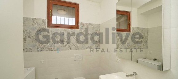 1 bedroom Apartment in Gardone Riviera, Italy No. 375131 16