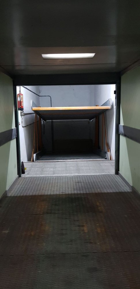 22m² Garage in Madrid, Spain No. 95480