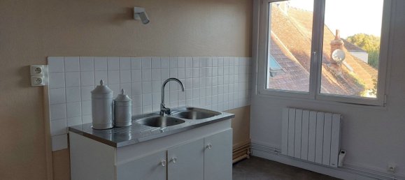 Здание с 2 спальнями в Бурж, Франция № 87150 3