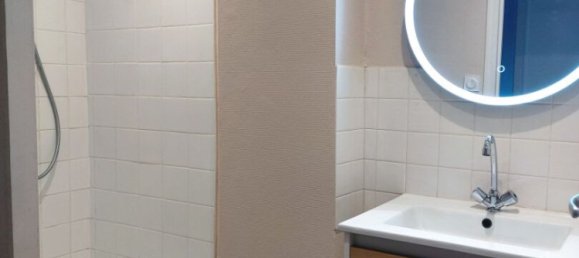 Здание с 2 спальнями в Бурж, Франция № 87150 4