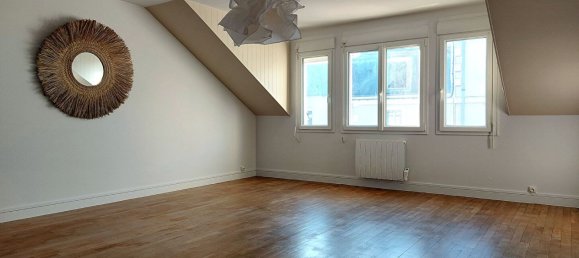 Здание с 2 спальнями в Бурж, Франция № 87150 2