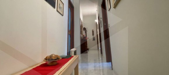 Imóvel comercial de 4 divisões em Bari, Italy N.º 23810 13