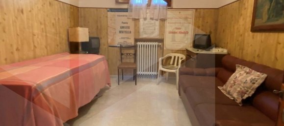 Imóvel comercial de 4 divisões em Bari, Italy N.º 23810 17