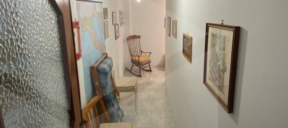 Imóvel comercial de 4 divisões em Bari, Italy N.º 23810 12