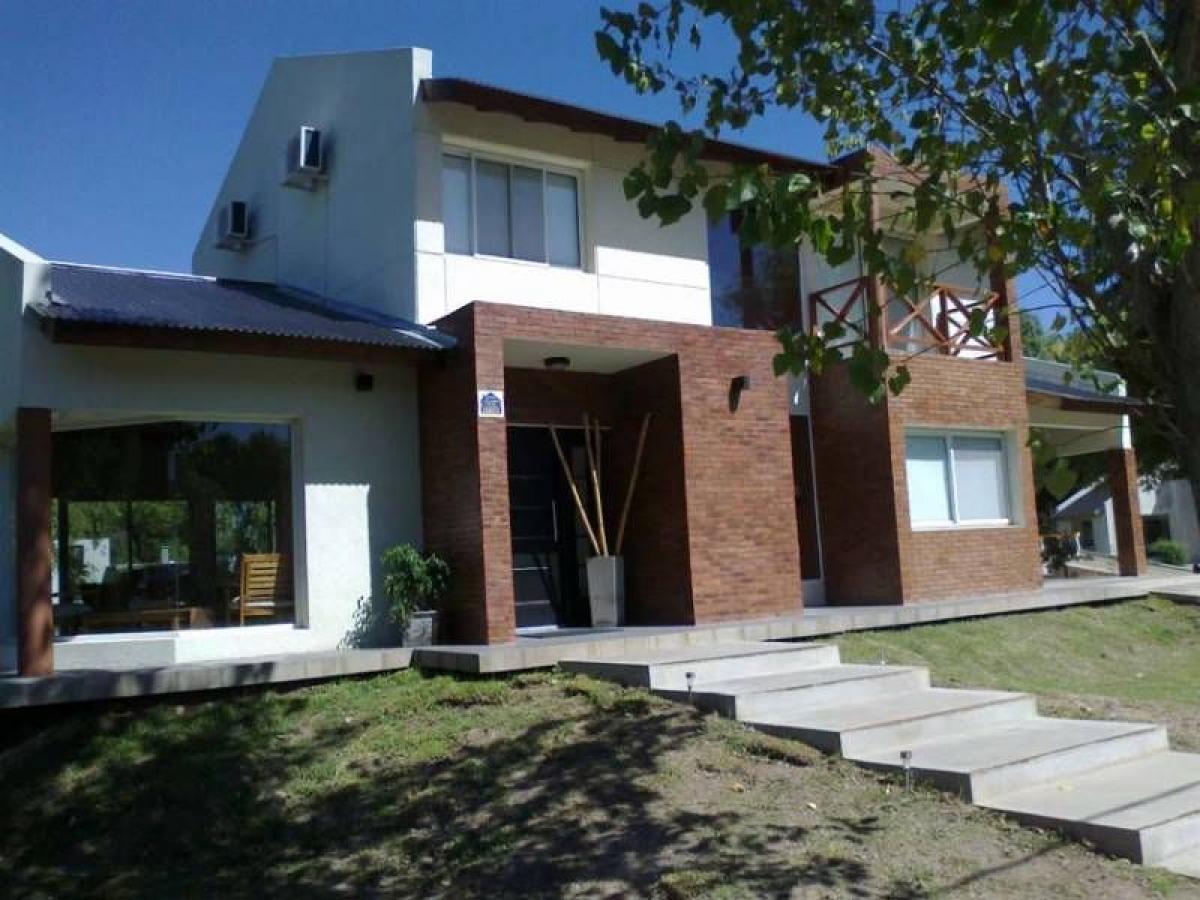 4 bedrooms House in Escobar, Argentina No. 83718