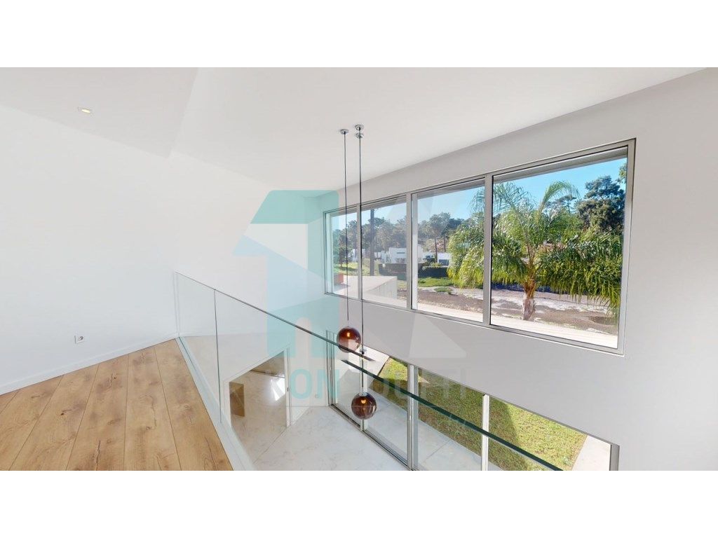 6 غرف نوم منزل في Almada, Portugal رقم 303150