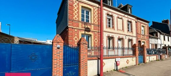 5 bedrooms House in Bernay, France No. 353736 18