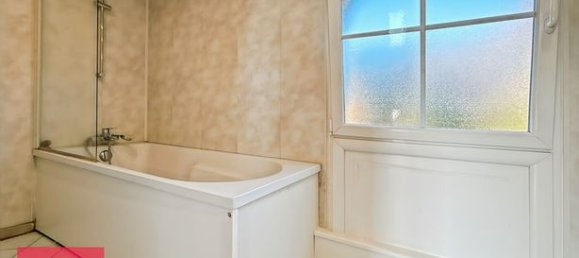 5 bedrooms House in Bernay, France No. 353736 7