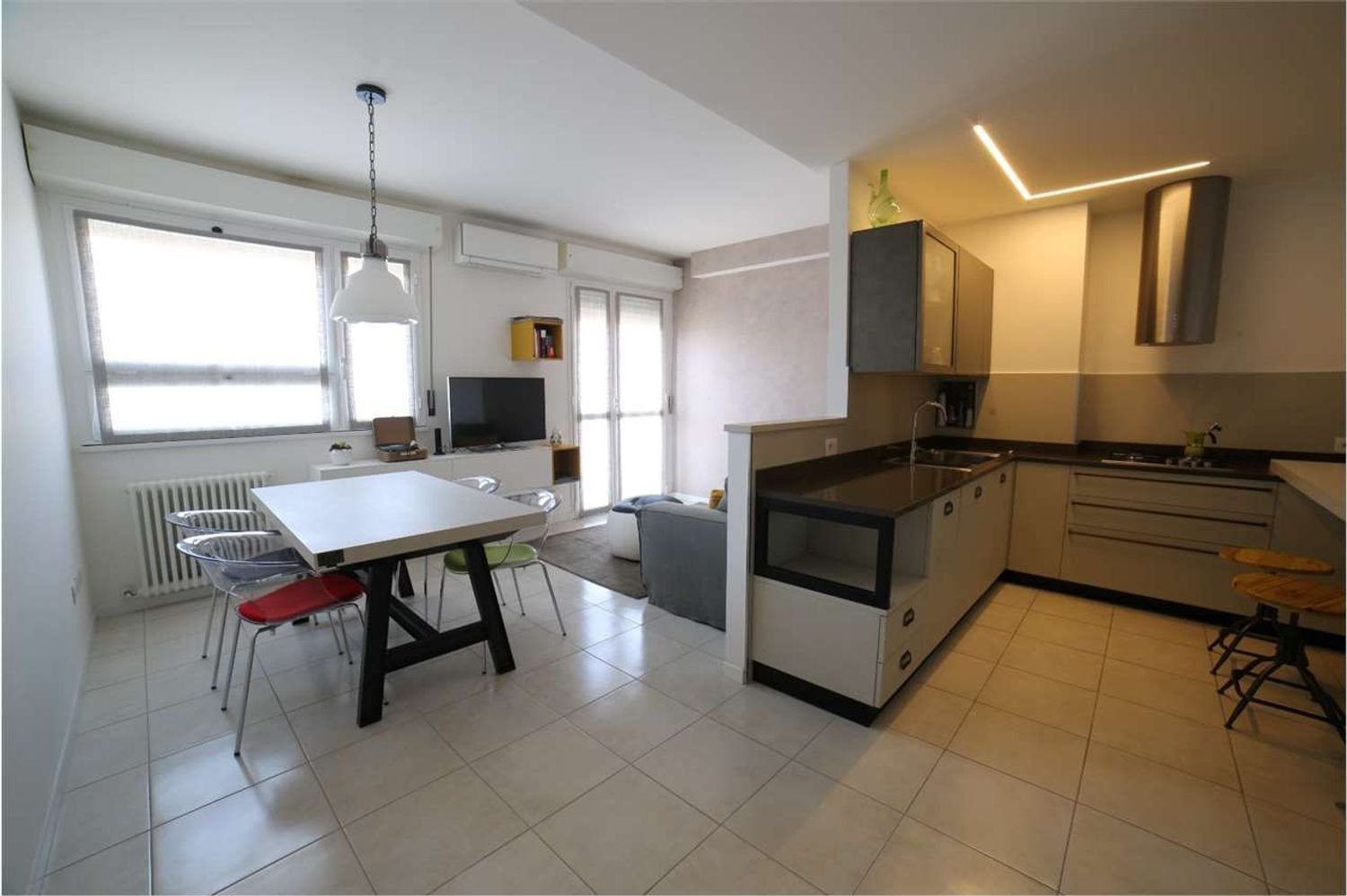 Apartamento de 5 dormitorios en Jesi, Italy No. 313477