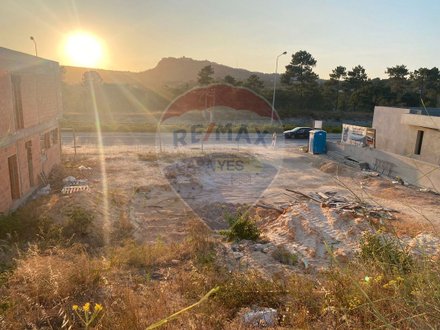542m² Land in Setubal, Portugal No. 49680