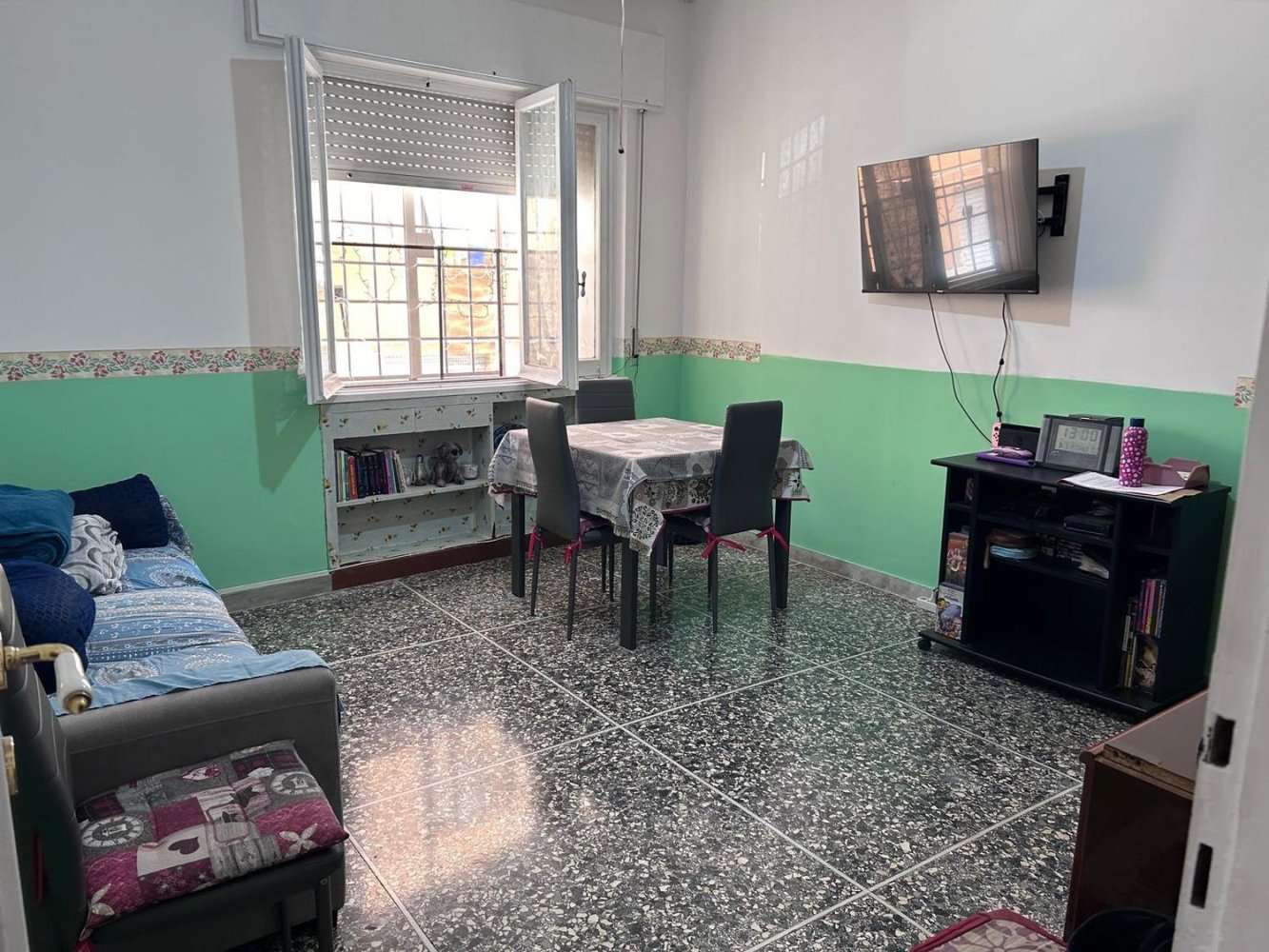 3 rooms Apartment in Rome, Italy No. 198214