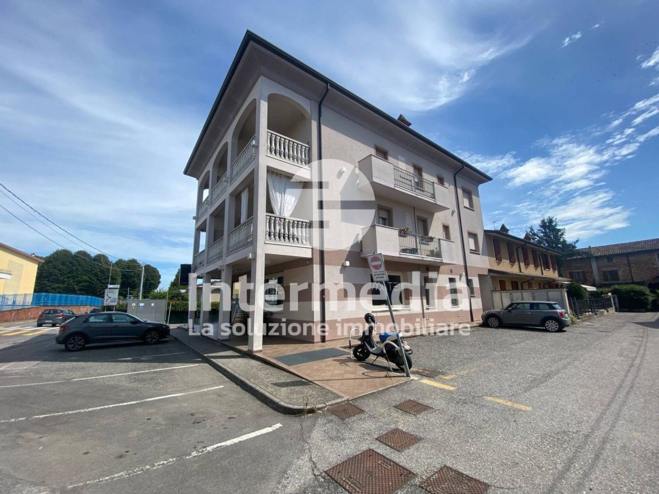 3-Zimmer Gewerbliche Immobilie in Azzano Mella, Italy, Nr. 361460