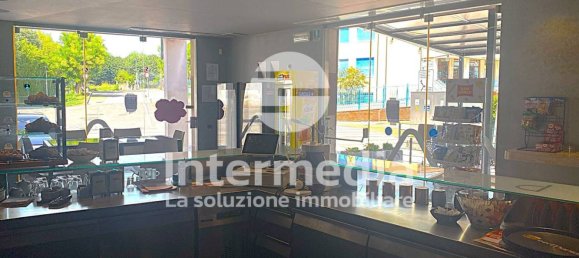 Коммерческая недвижимость с 3 комнатами в Аццано Мелла, Италия № 361460 7