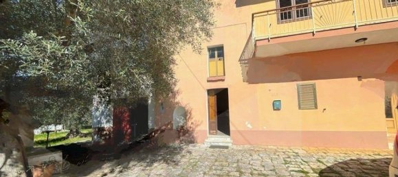 Дом с 3 комнатами в Монополи, Италия № 251174 2