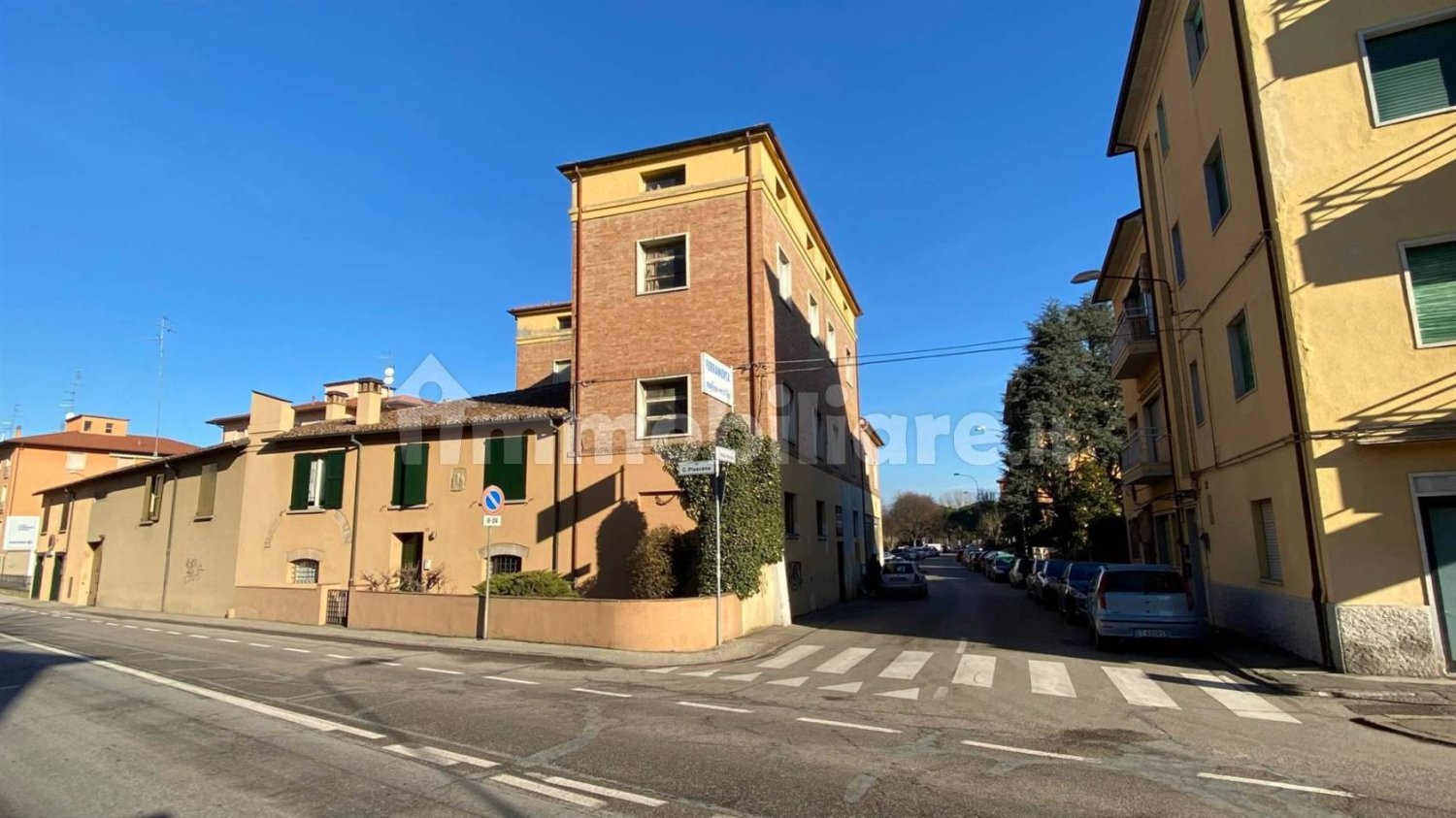 5 rooms Commercial property in Imola, Italy No. 226921