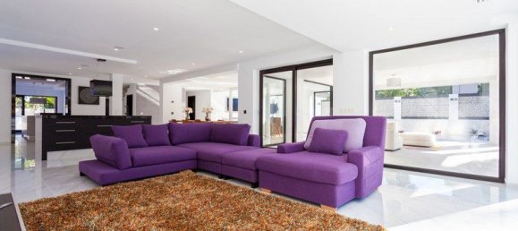 5 bedrooms Villa in Marbella, Spain No. 2939 3