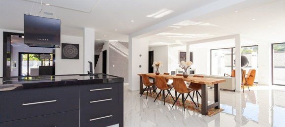 5 bedrooms Villa in Marbella, Spain No. 2939 5