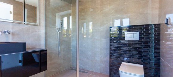 5 bedrooms Villa in Marbella, Spain No. 2939 23