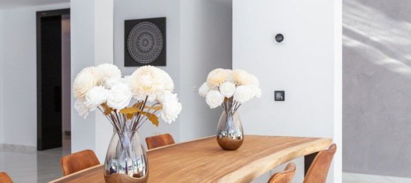 5 bedrooms Villa in Marbella, Spain No. 2939 17