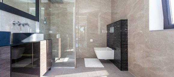 5 bedrooms Villa in Marbella, Spain No. 2939 28