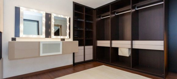 5 bedrooms Villa in Marbella, Spain No. 2939 19