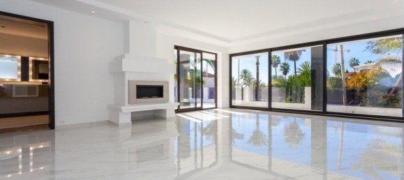 5 bedrooms Villa in Marbella, Spain No. 2939 4