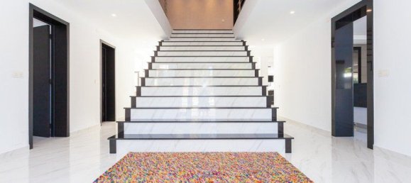 5 bedrooms Villa in Marbella, Spain No. 2939 10