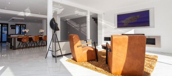 5 bedrooms Villa in Marbella, Spain No. 2939 16