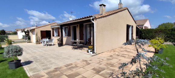 3 bedrooms Villa in Vias, France No. 202723 3