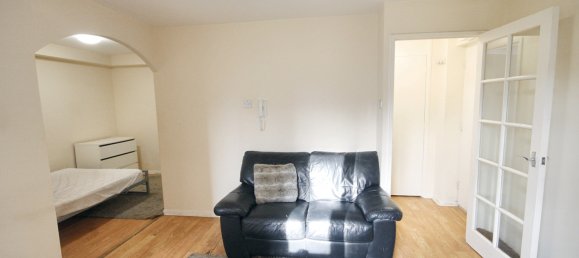 Studio in Watford, United Kingdom No. 1984 7