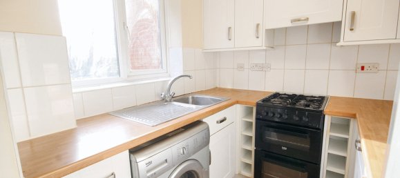 Studio in Watford, United Kingdom No. 1984 8