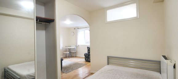 Studio in Watford, United Kingdom No. 1984 11