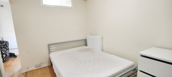 Studio in Watford, United Kingdom No. 1984 12