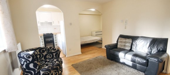 Studio in Watford, United Kingdom No. 1984 6