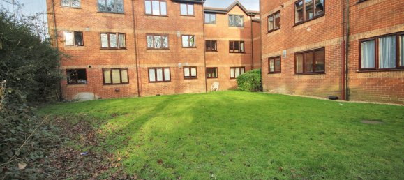 Studio in Watford, United Kingdom No. 1984 14