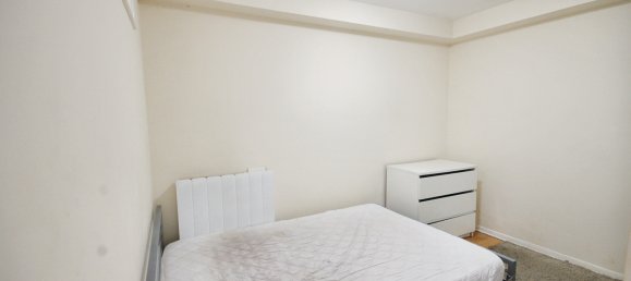 Studio in Watford, United Kingdom No. 1984 13