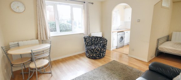 Studio in Watford, United Kingdom No. 1984 4