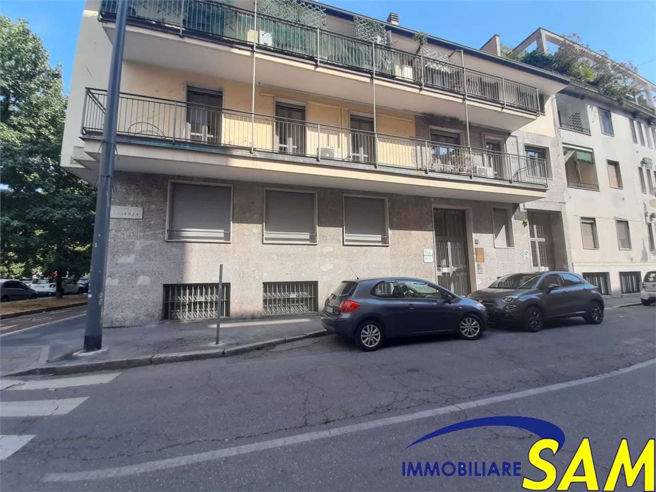 17m² Garage in Milan, Italy No. 316051