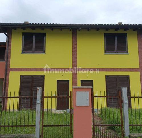 3 غرف نوم فيلا في Cadrezzate con Osmate, Italy رقم 91725