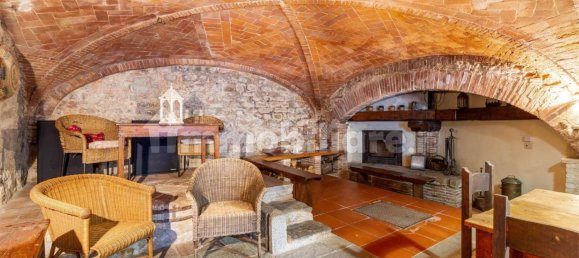 10 chambres Maison à Terranuova Bracciolini, Italy No. 228496 13