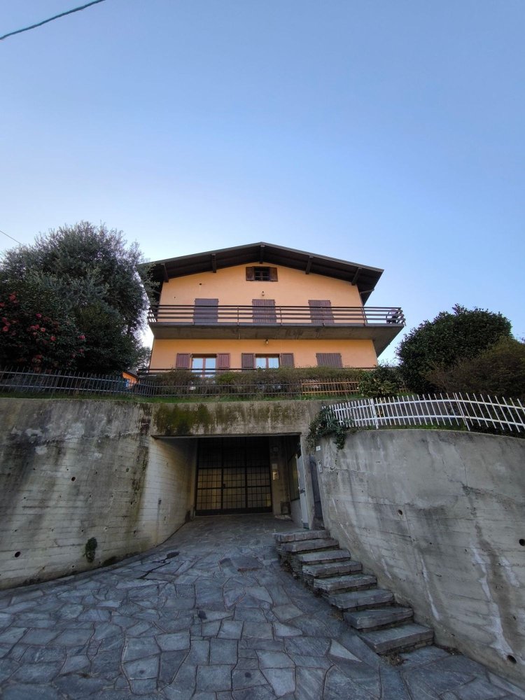 8-salle Villa à Laveno-Mombello, Italy No. 134387