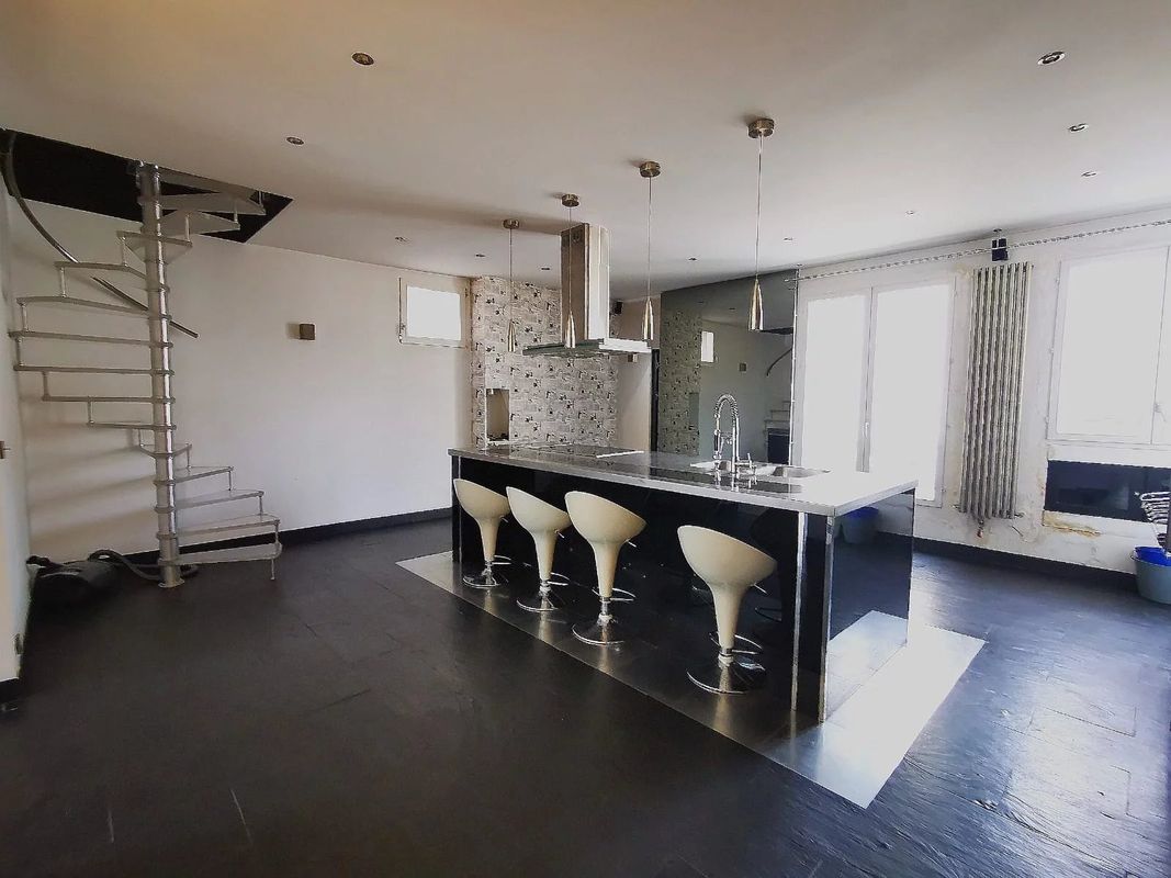 3 bedrooms Duplex in Paris, France No. 182665