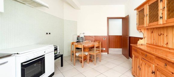 3 bedrooms Apartment in L'Aquila, Italy No. 293632 3