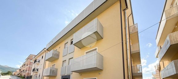 3 bedrooms Apartment in L'Aquila, Italy No. 293632 2