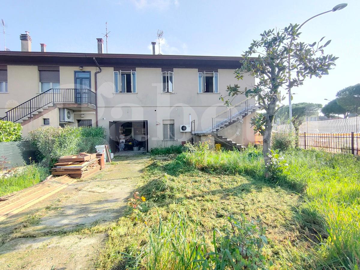 6 rooms Apartment in Porto Tolle, Italy No. 105153