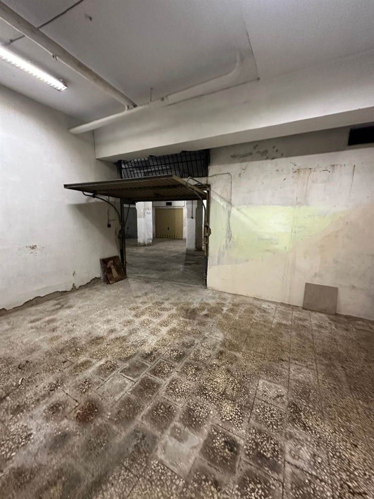 30m² Garage in Cava de' Tirreni, Italy No. 96949