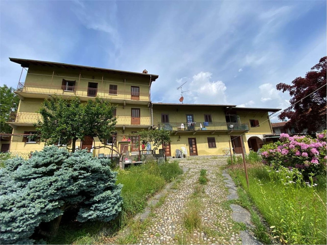8 rooms House in Meina, Italy No. 43776